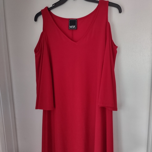 💋💋Like New. Red Dress with Open Shoulders. No flaws. Worn Once. Sz 8-10 - Picture 3 of 4